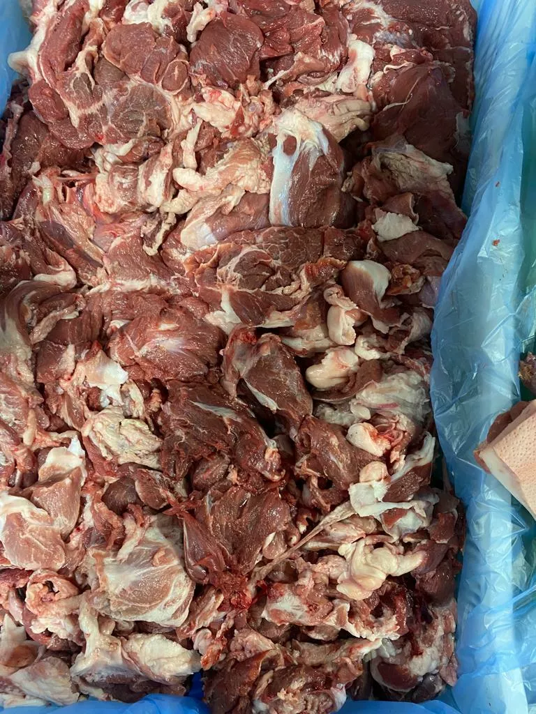 продаю мясо свиных голов 80/20 в Москве