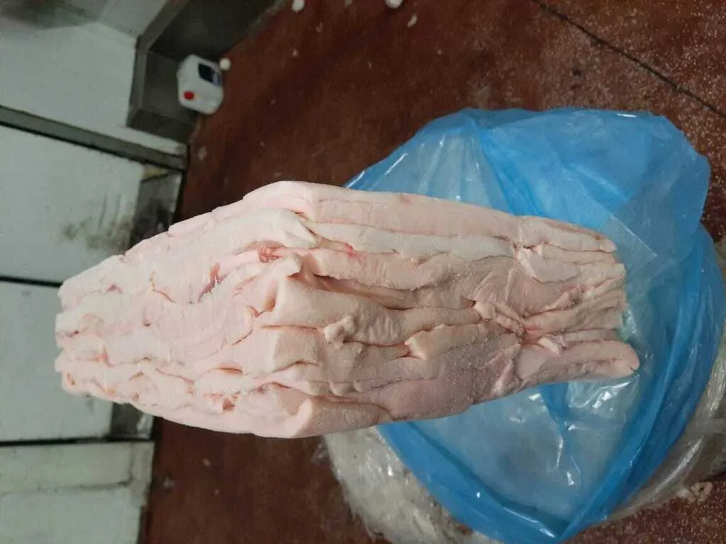  шпик свиной хребтовой замороженый в Москве
