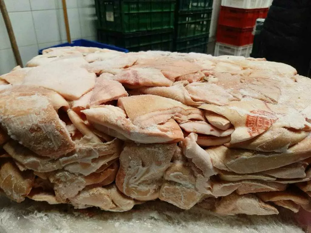 фотография продукта Шпик свиной на шкуре на перетопку