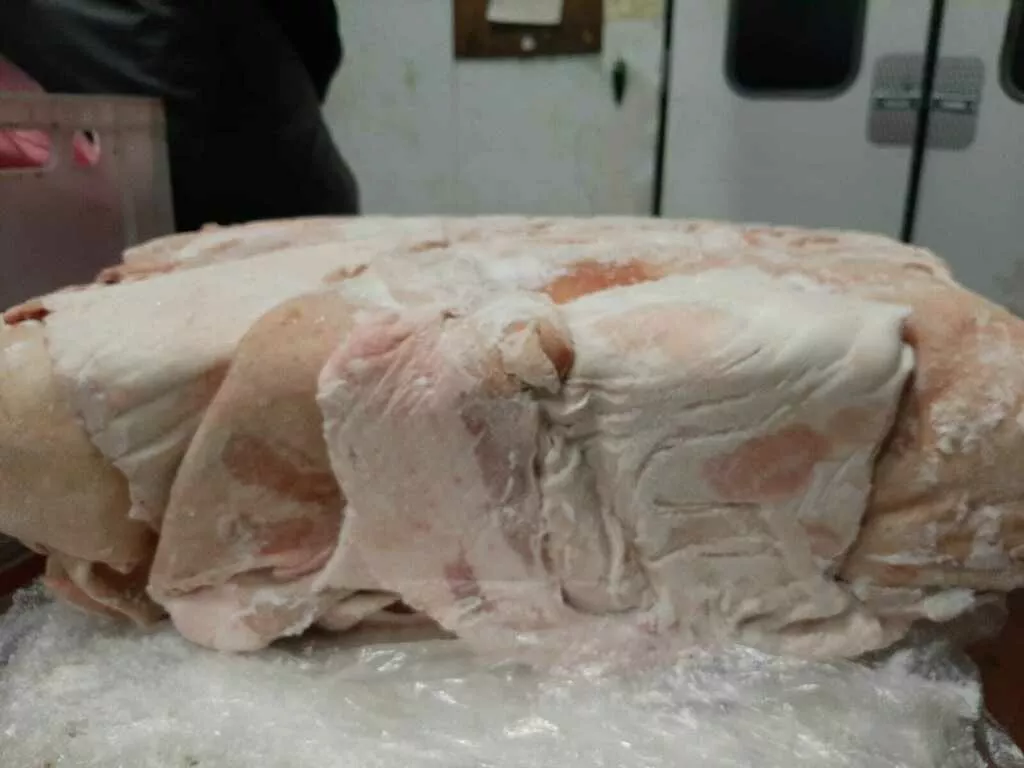 Фотография продукта Шпик свиной на шкуре на перетопку