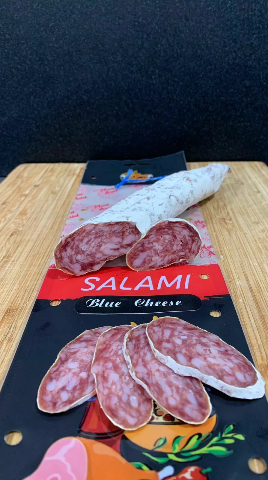 фотография продукта Салями с сыром с голубой плесенью оптом